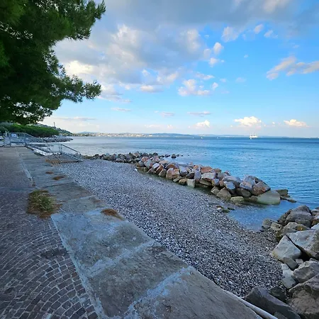 Small Miramare Sogno Sul Mare Apartment